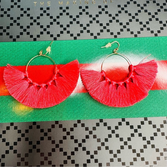🎀 Very Stylish Salmon Coral Colored Earrings❣️ - Picture 7 of 7